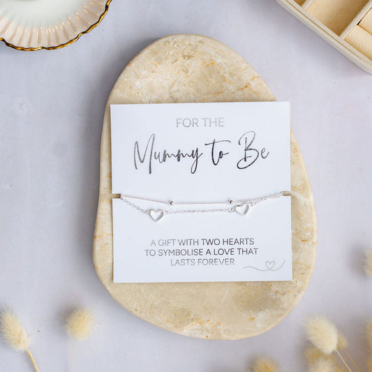 Elegant maternity bracelet with a Mummy to Be message and dainty charm, making it a thoughtful gift for pregnant Mums. Ideal for baby showers, pregnancy announcements or a sentimental keepsake during the journey to motherhood.