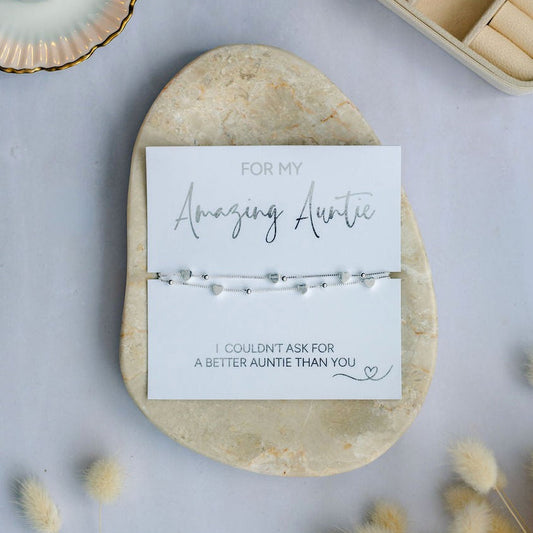 A beautiful amazing Auntie bracelet featuring a delicate heart charms, perfect for showing love and appreciation. A thoughtful jewellery gift for birthdays, thank you’s or special moments, celebrating the bond between an Auntie and her loved one.